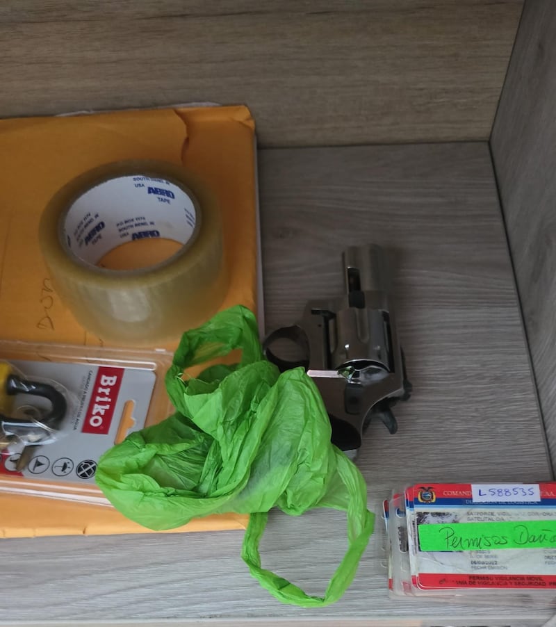 Intervienen empresa de seguridad privada y decomisan armas de dudosa procedencia en Guayaquil. Foto: Policía Nacional