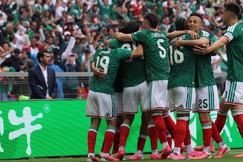 México y Corea del Sur chocan en un duro partido en el Grupo A
