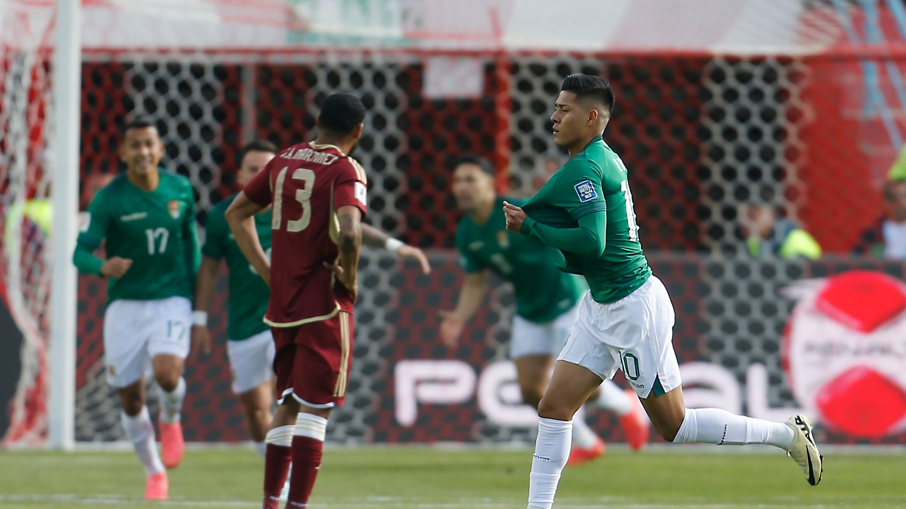 Bolivia le ganó por lo alto a Venezuela