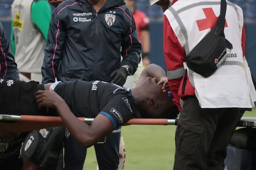 ¡Entrada ‘criminal’! Brian Negro de Mushuc Runa le rompió la pierna a Jean Arroyo Vernaza del IDV