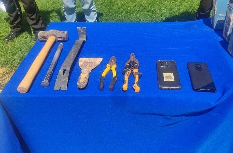 Herramientas que habrían usadas en el delito.