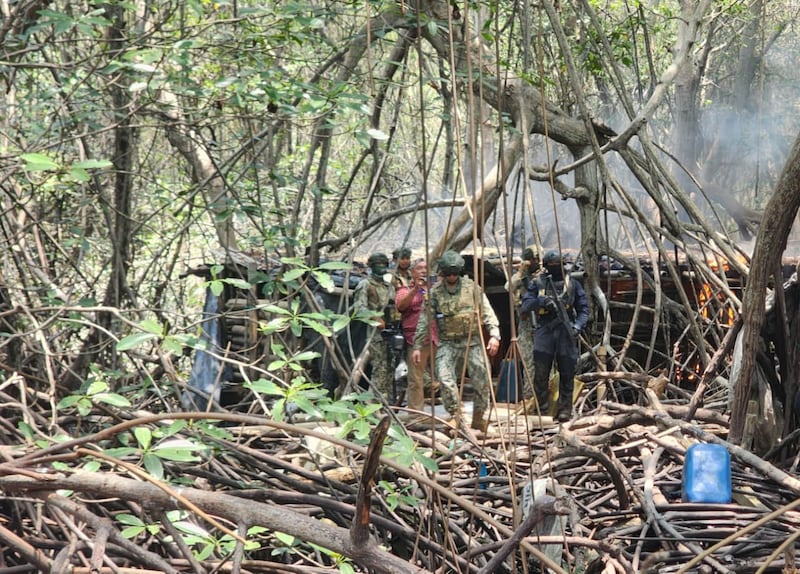 Enfrentamiento con armas de fuego en el Golfo de Guayaquil entre hombres en lancha y militares