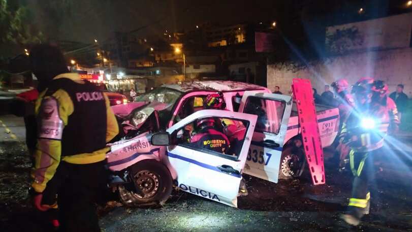 Un patrullero se estrelló contra un árbol en el norte de Quito