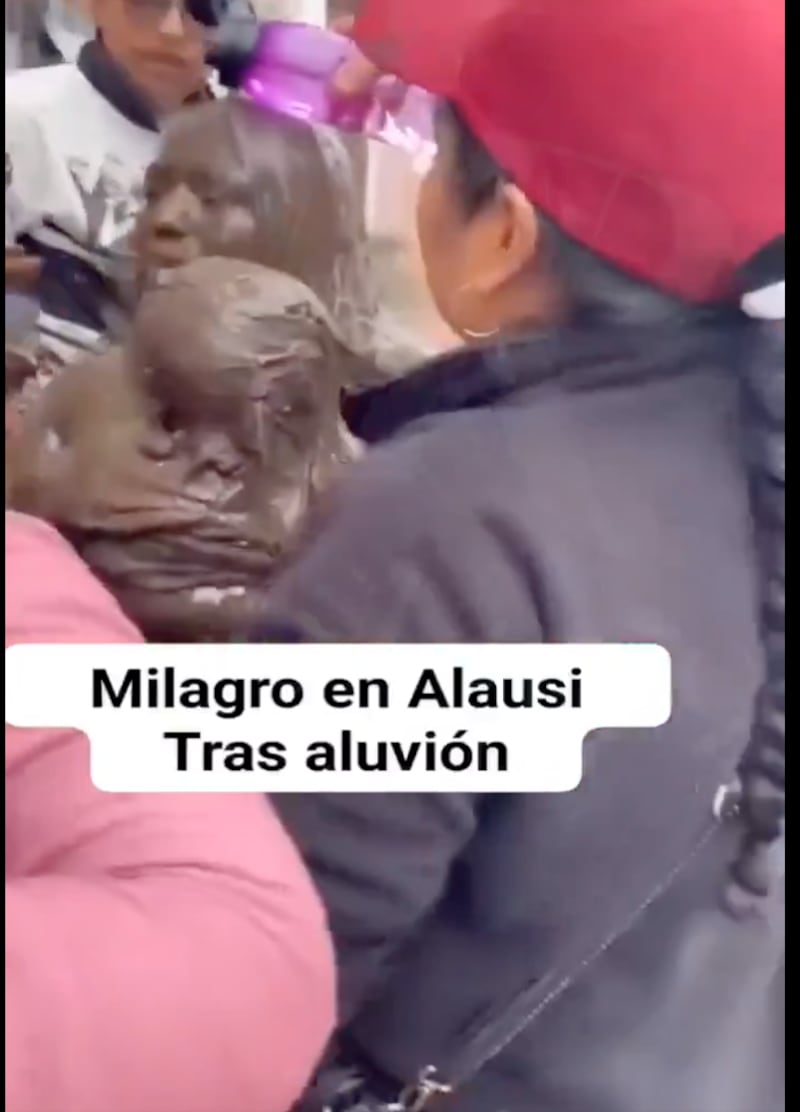 Madre e hija sobreviven al aluvión en Alausí