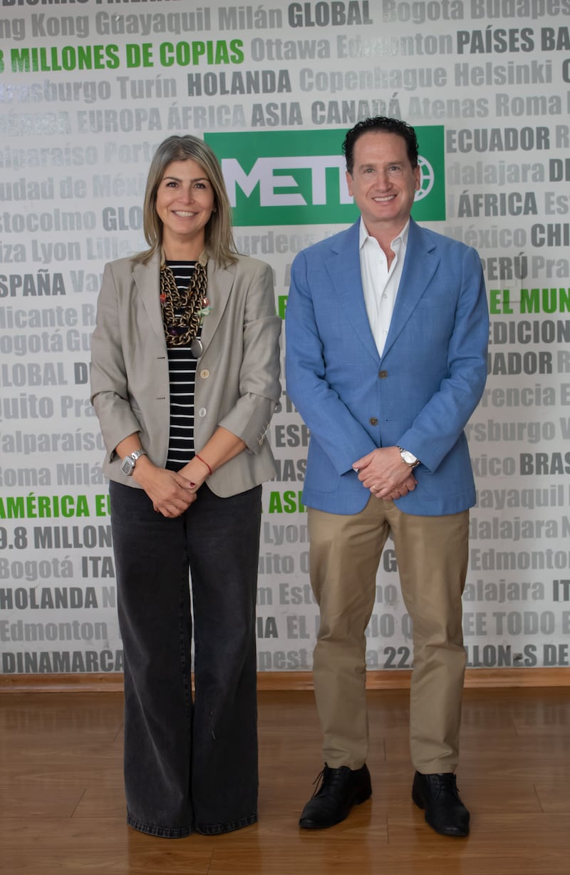 Ana Vernaza, Gerente General de Electrolux para la Región Andina; y Hernán Cueva, CEO de Metro Ecuador.