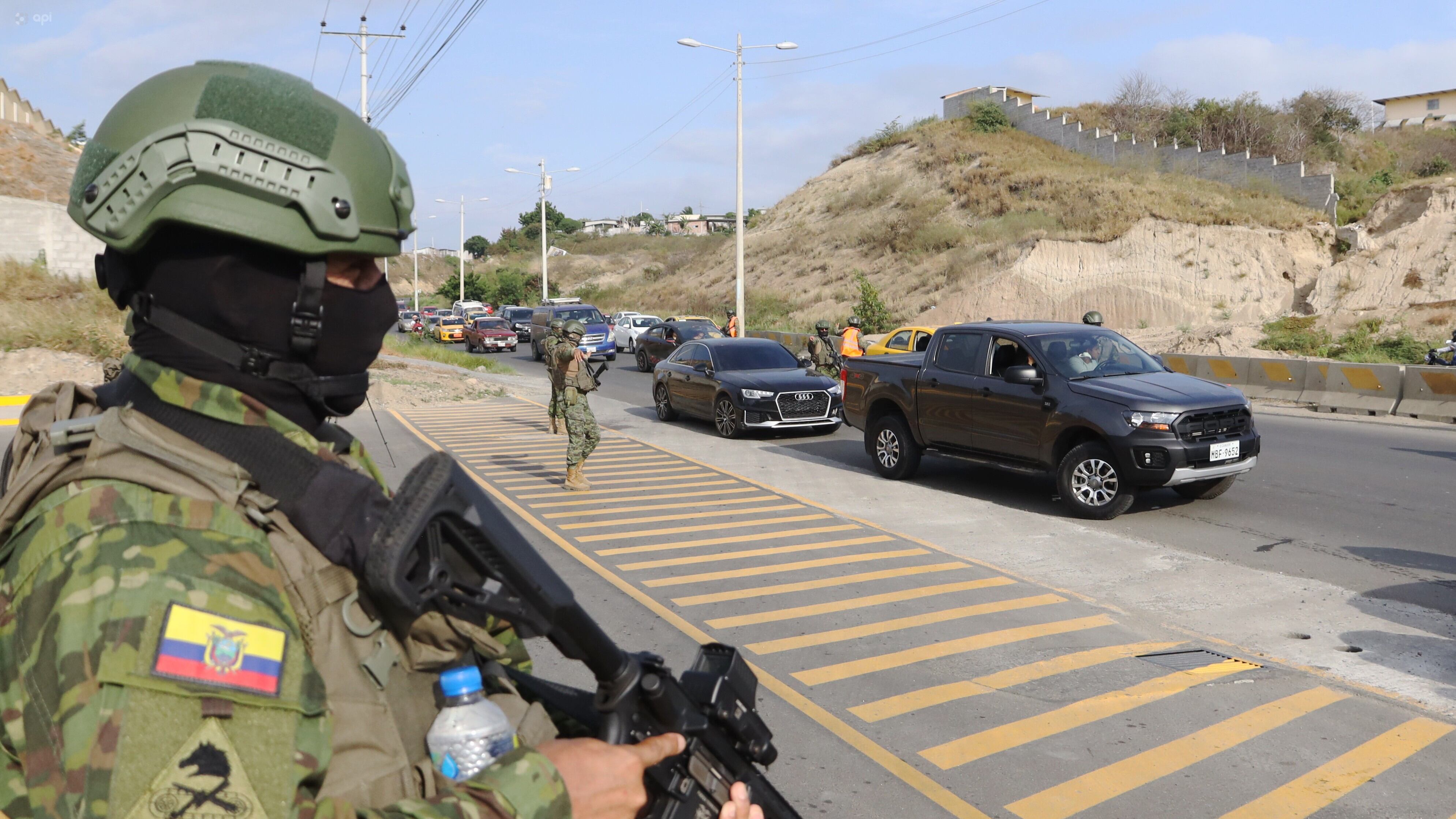 Fuerzas Armadas en Manta