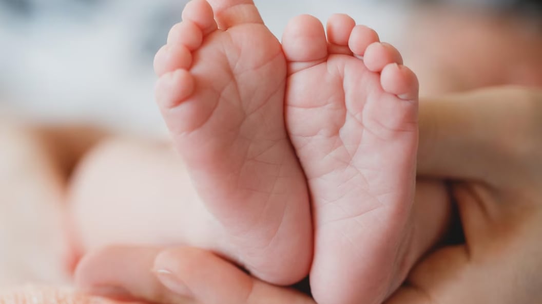 Primer plano lindo recién nacido