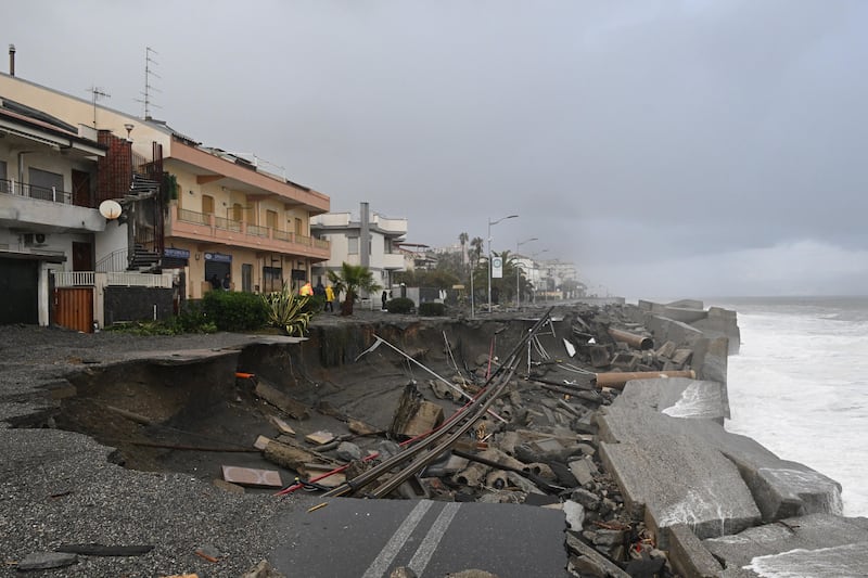 Inundaciones y fuertes vientos afectan Sicilia, Calabria y Cerdeña por borrasca Harry.