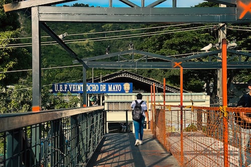 Habilitan paso elevado del Colegio 28 de Mayo: Cierres nocturnos y desvíos en la Av. Carlos Julio Arosemena