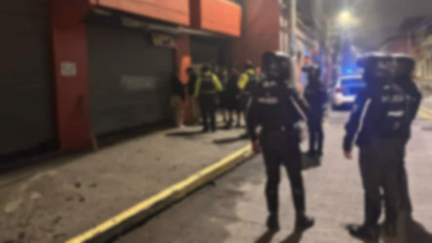 Riña callejera en el sur de Quito deja un herido y cuatro detenidos, entre ellos un presunto miembro de “Los Lobos”