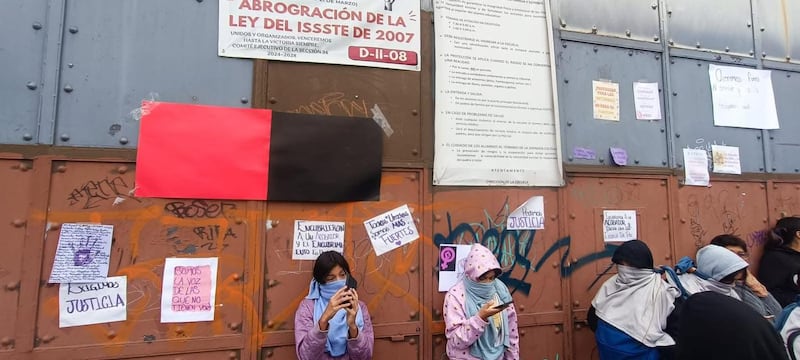 IA genera contenido sexual explícito de menores para sitios web de adultos.