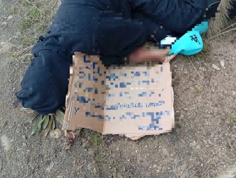 El cuerpo fue hallado en la vía a San Jacinto, en Azogues.