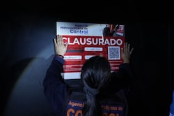 Se escondieron en un patio trasero para evitar ser descubiertos: clausuran billar y otros locales en Quito
