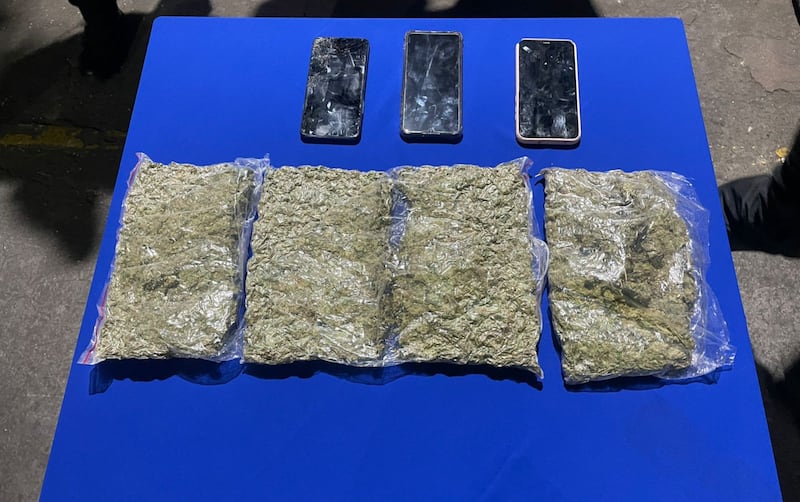 Sujetos llamaron la atención de la Policía por su actitud extraña en el sur de Quito
