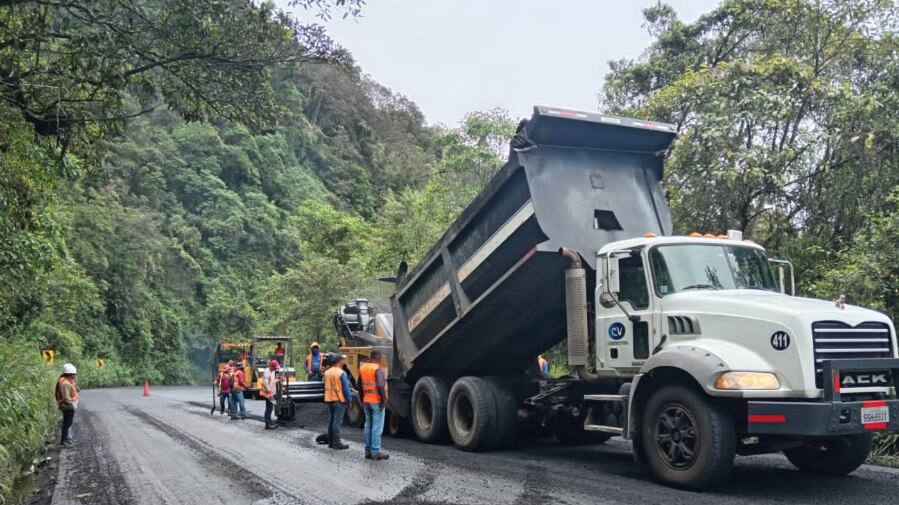 Trabajos en la vía Calacalí - La Independencia