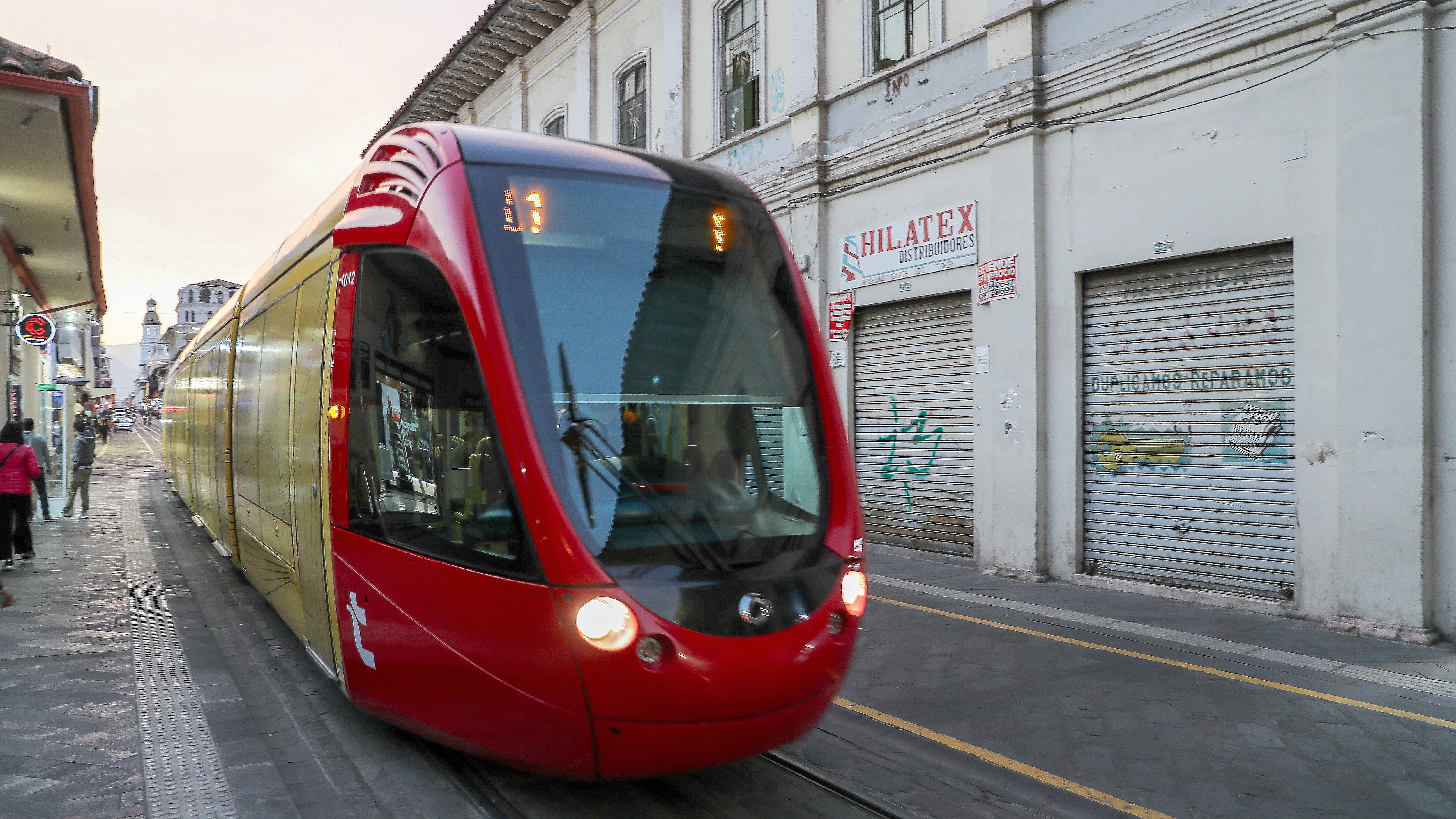 Cuenca elude los apagones por la Cumbre Iberoamericana mientras Ecuador sigue a media luz