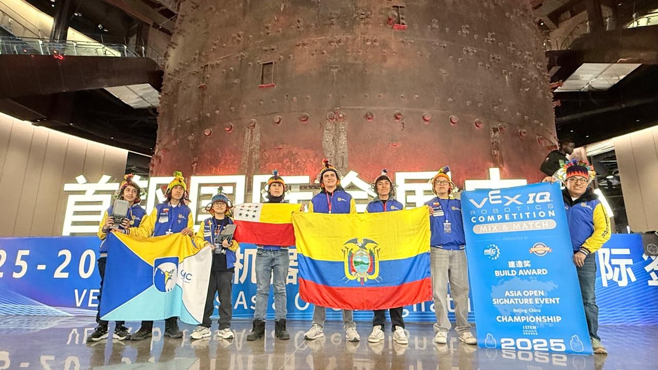 Colegio Marie Clarac - Competencia VEX Robotics Asia 2025