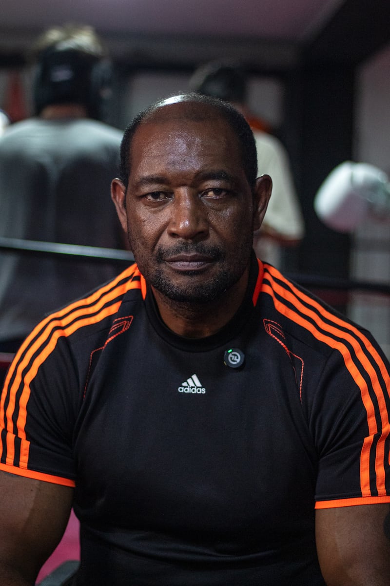 El boxeador ecuatoriano Beber Espinoza se prepara para una de las noches más emotivas de su carrera.