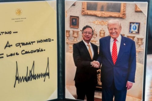 Trump dice a Petro en una tarjeta que fue un “gran honor” conocerlo y que ama a Colombia