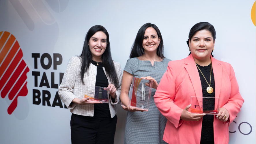 De izquierda a derecha: Judith Espín, Gerente de Talento, Lucía Chávez, Vicepresidenta de Recursos Humanos y Melina Andrade, Vicepresidenta Técnica y Manufactura de Nestlé Ecuador.