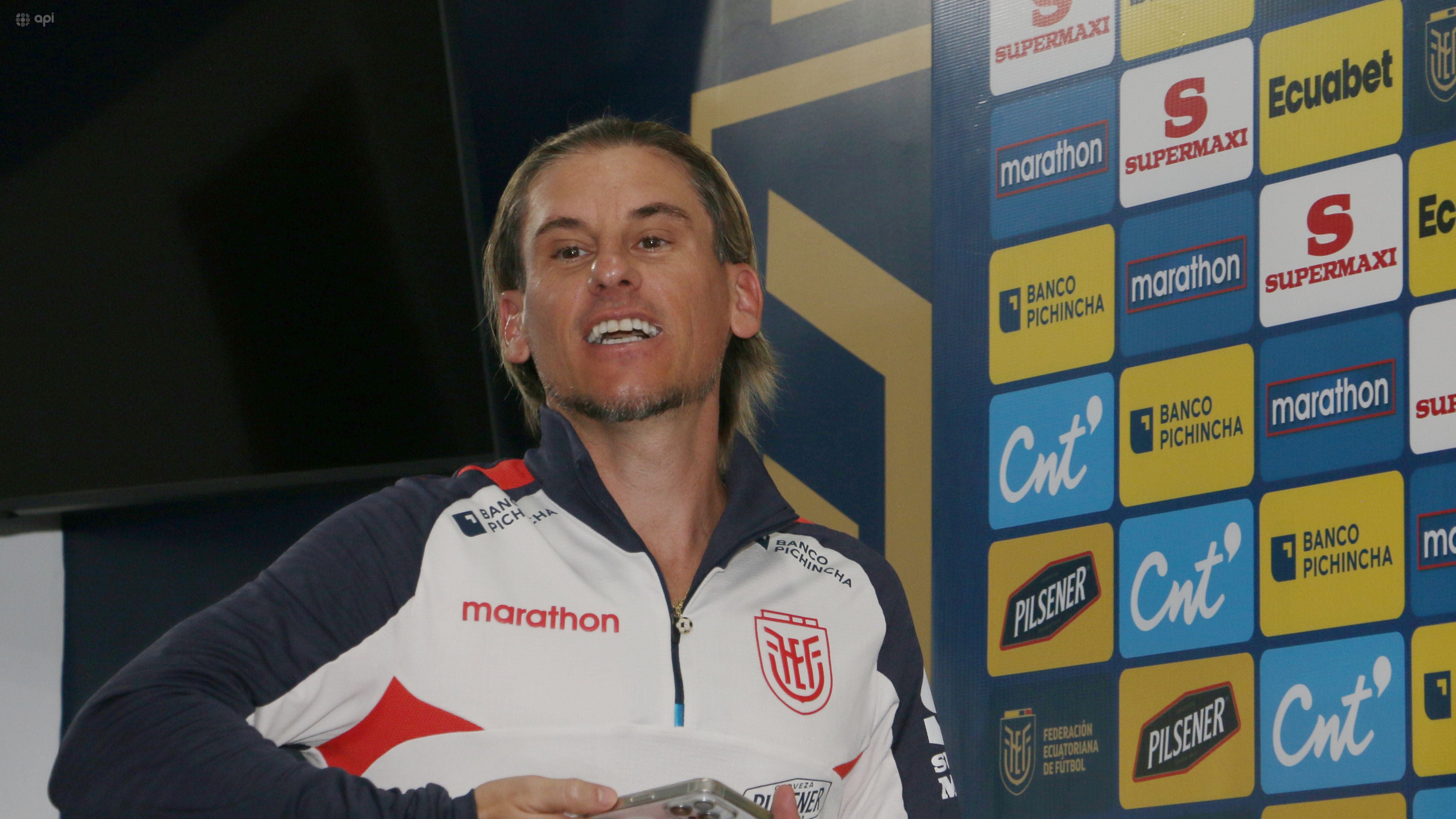 Quito, martes 19 de mayo del 2026
Rueda de Prensa de Director Técnico de la Selección Ecuatoriana de Fútbol Sebastián Beccacece, en la Casa de la Selección.
Fotos : API / Rolando Enríquez