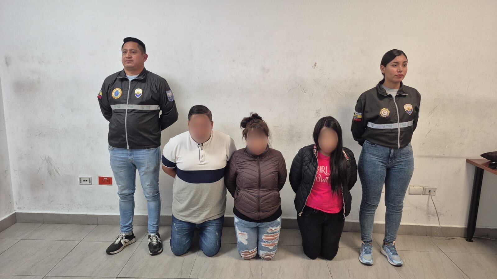 Cae banda de ladrones tras asaltar con violencia a usuarios de la Ecovía en Quito
