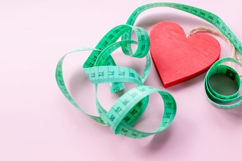 ¿El amor se refleja en la báscula? La ciencia y una experta explican cómo la vida en pareja impacta en tu peso