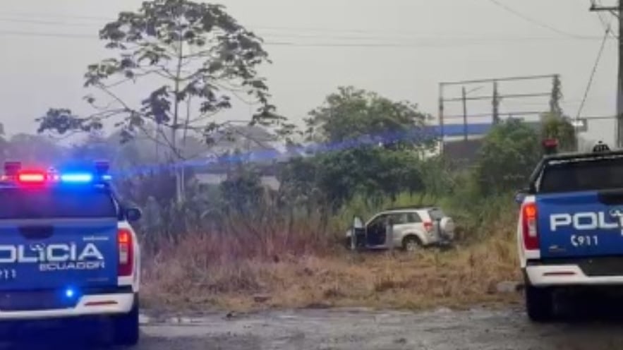 Cuatro personas fueron halladas sin vida dentro de un vehículo en la vía a Quito, en Santo Domingo