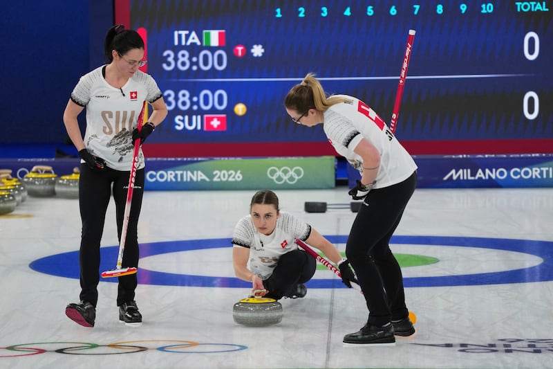 El curling parece extraño a primera vista, pero en realidad es uno de los deportes más técnicos