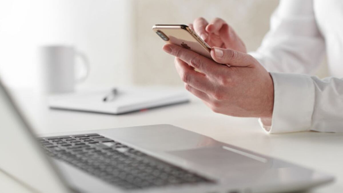 La misión de un etiquetador de Netflix es mirar series y películas en la plataforma y luego etiqueta por género y otras descripciones