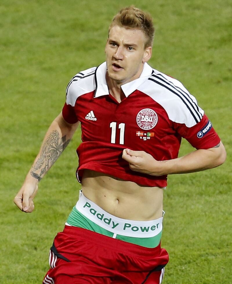 Nicklas Bendtner con su festejo de Paddy power