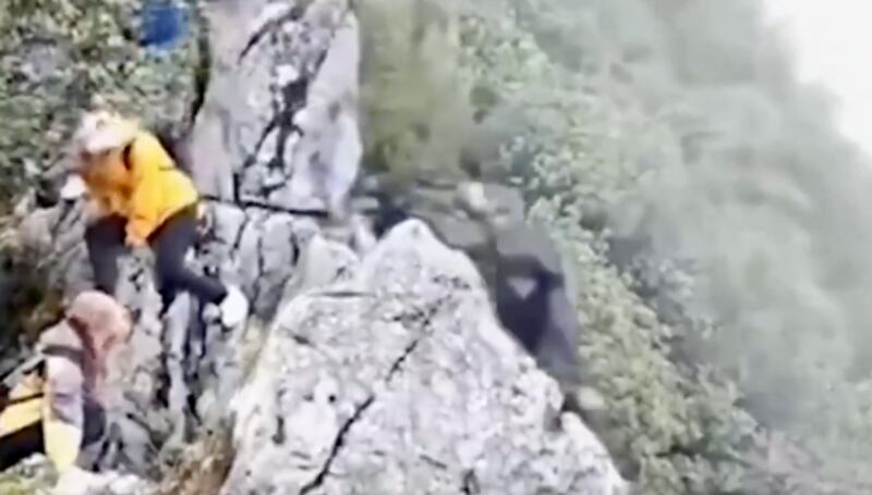 El hombre asegura que fue protegido por los espíritus de la montaña