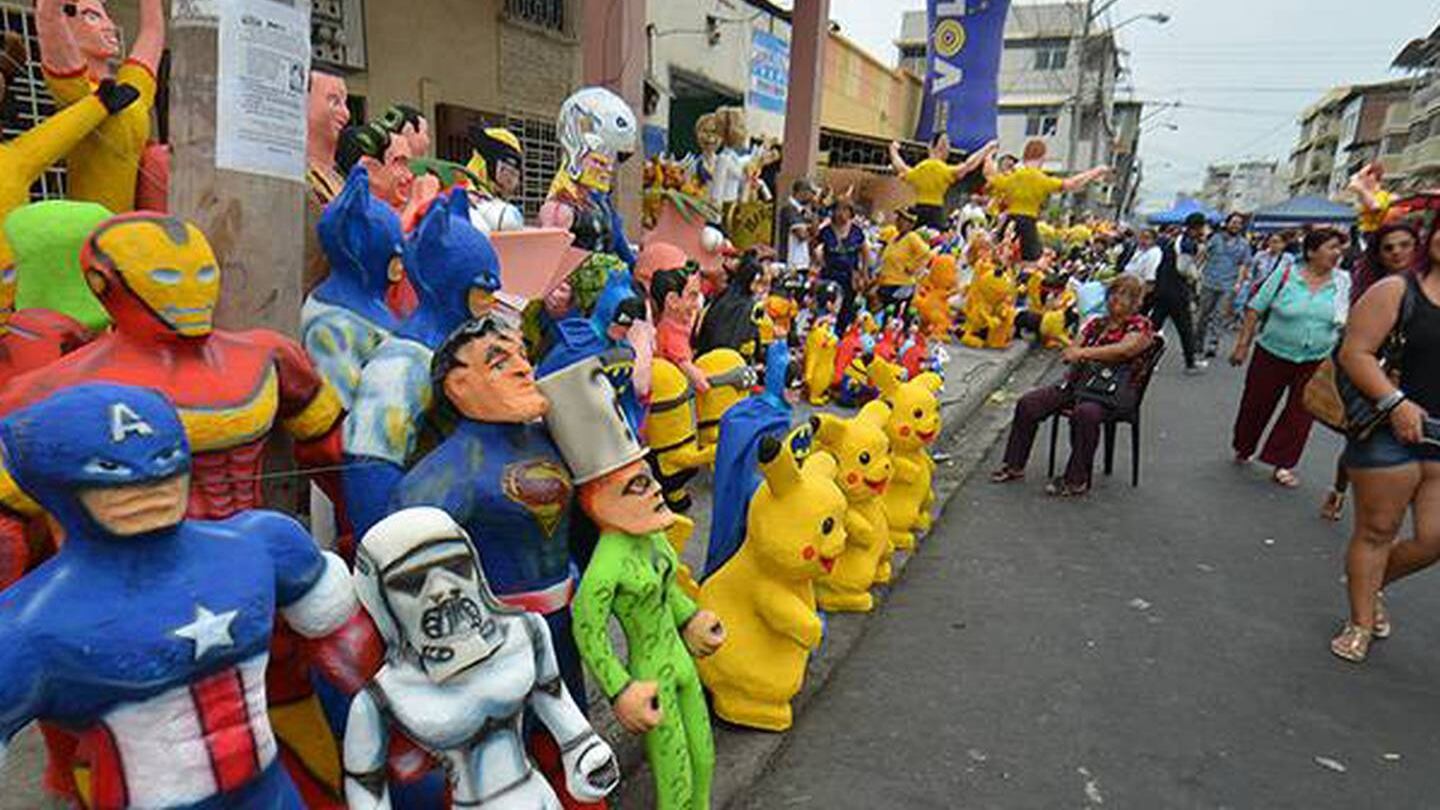 Venta de monigotes en la calle Seis de Marzo.