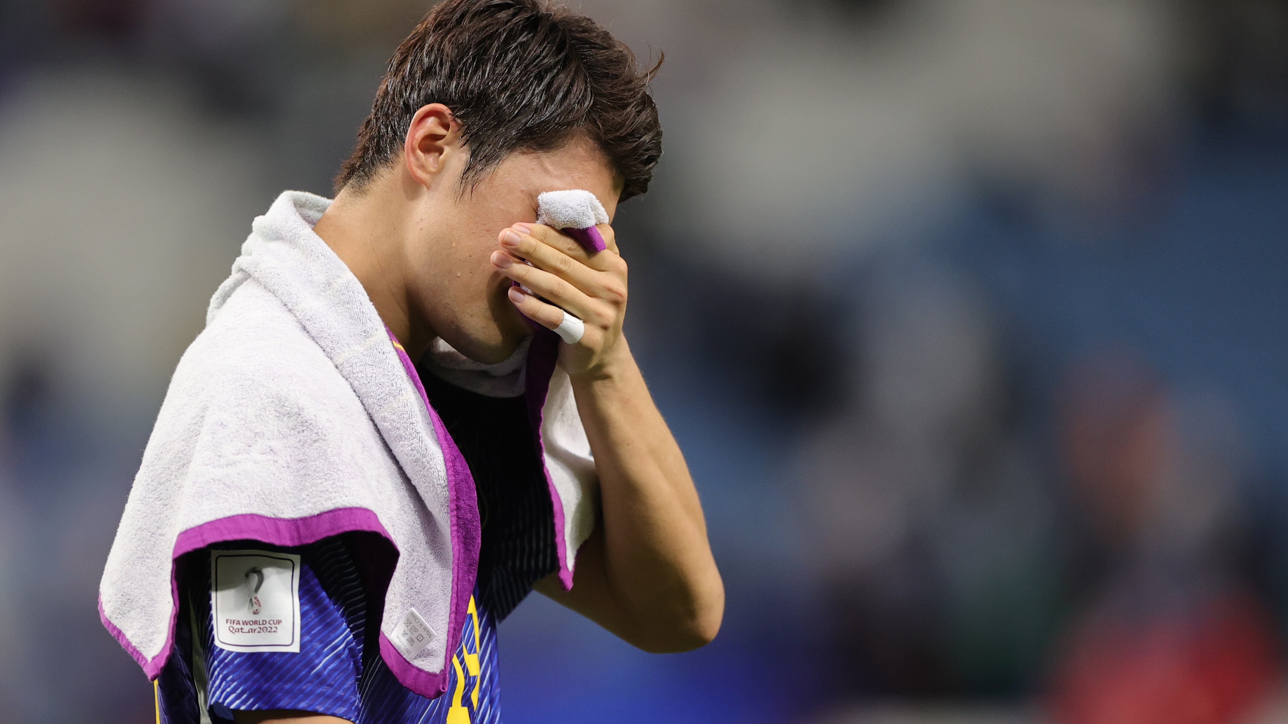 Hiroki Sakai de Japón reacciona después del partido de fútbol de octavos de final de la Copa Mundial