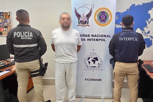 Detienen en Ecuador a extrabajador de una cooperativa investigado por lavado de activos tras deportación desde EE. UU.