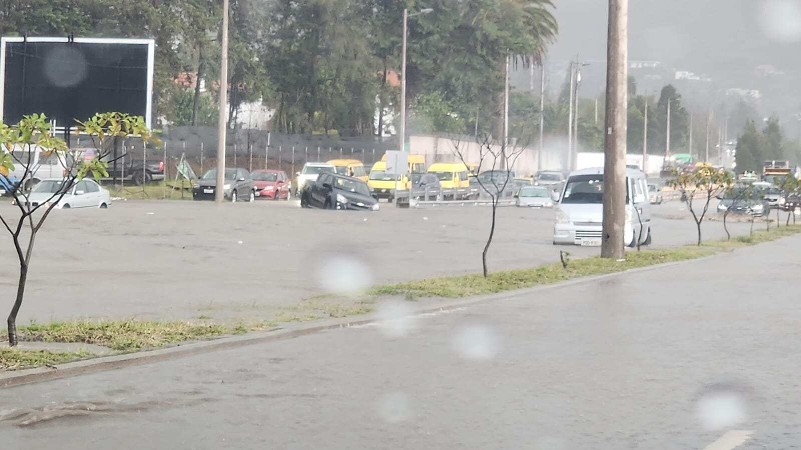 Fuerte lluvia en la Ruta Viva