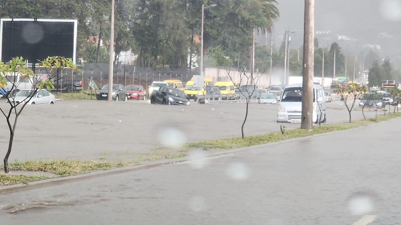 Fuerte lluvia en la Ruta Viva
