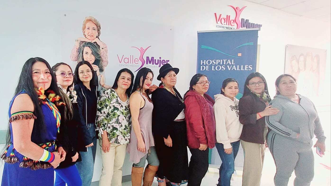 Mujeres de la comunidad Shuar Tariamat en las jornadas médicas en el Hospital de los Valles