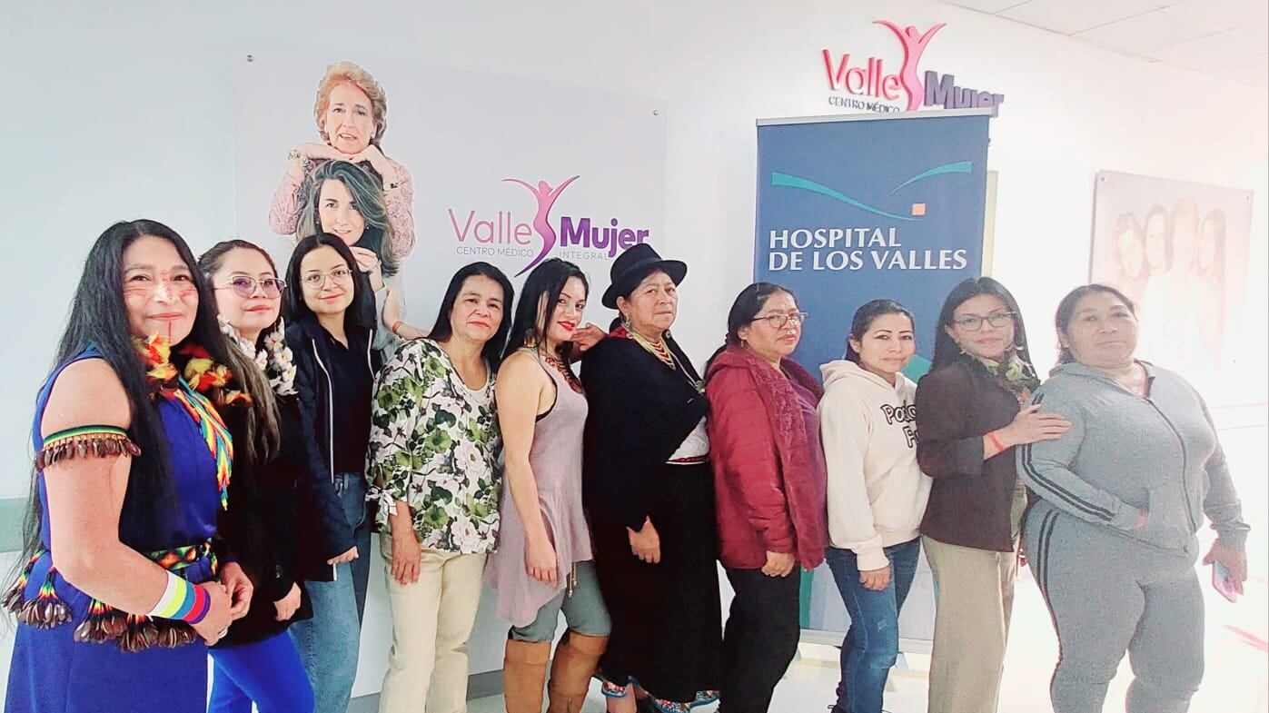 Mujeres de la comunidad Shuar Tariamat en las jornadas médicas en el Hospital de los Valles