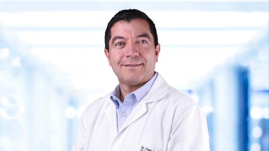 Frans Serpa, médico cirujano del Hospital Metropolitano