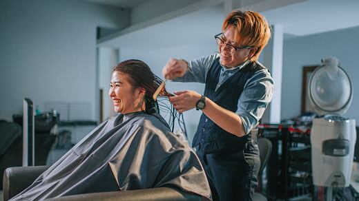 Alisado de cabello destruyó sus riñones.