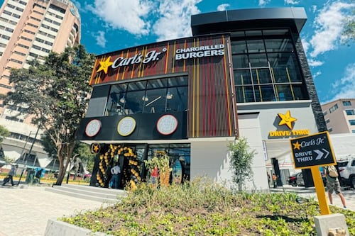 El primer freestanding de Carl’s Jr. en Quito llega con desayunos, juegos infantiles y atención extendida