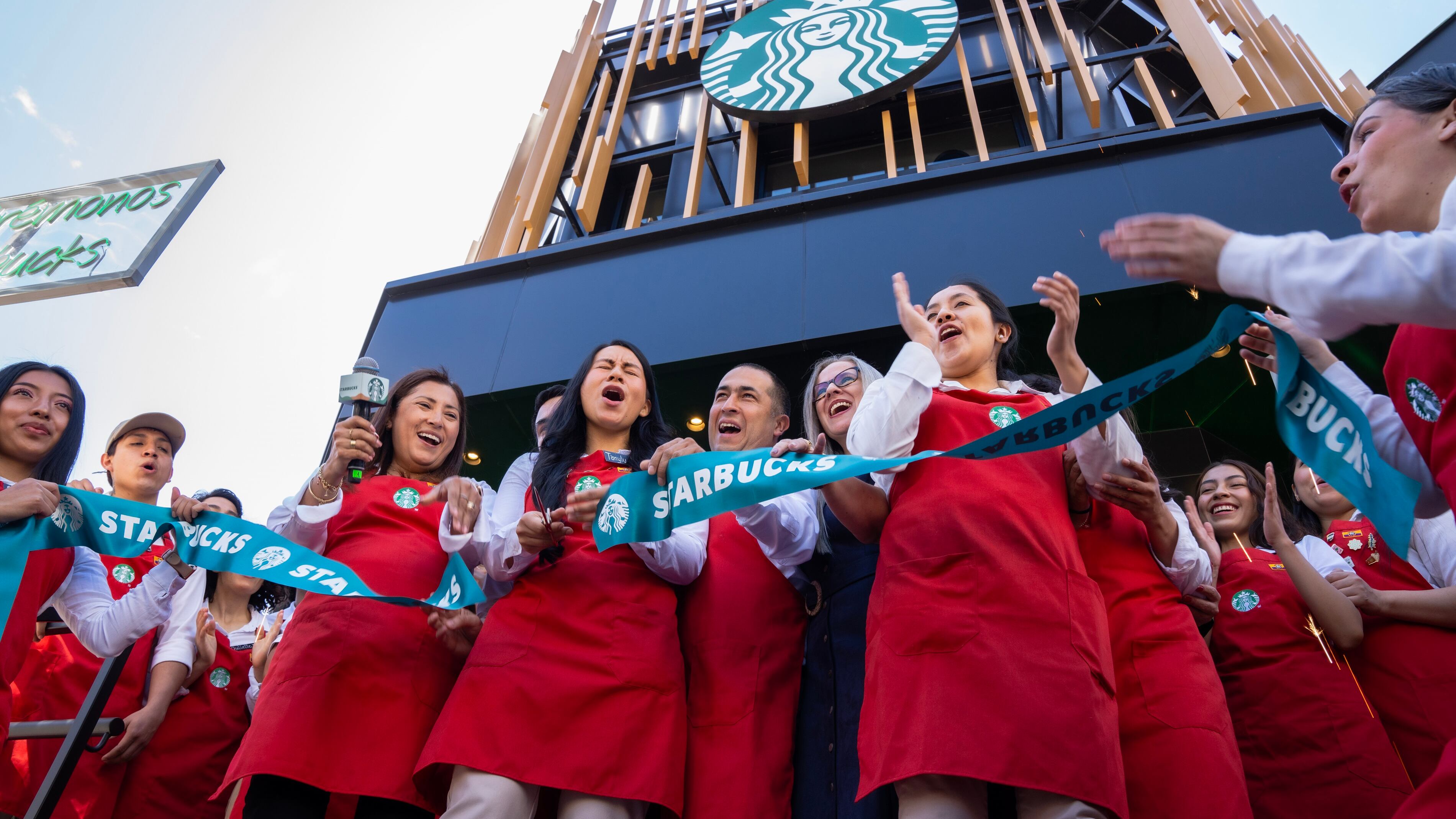 Starbucks abre su tercera tienda en Quito, en el CCI