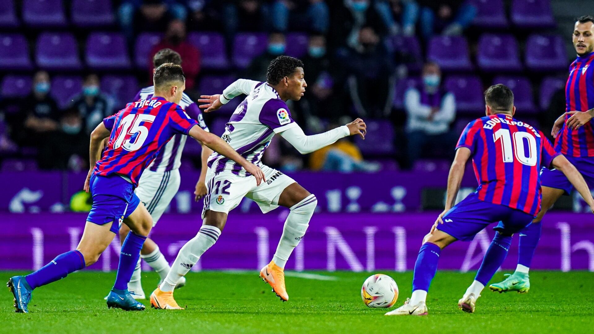 Gonzalo Plata con el Real Valladolid en La Liga