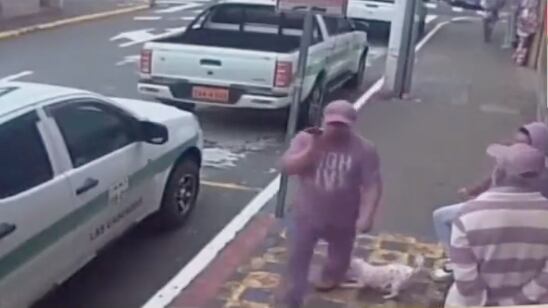 Hombre golpeó a perro en Esmeraldas