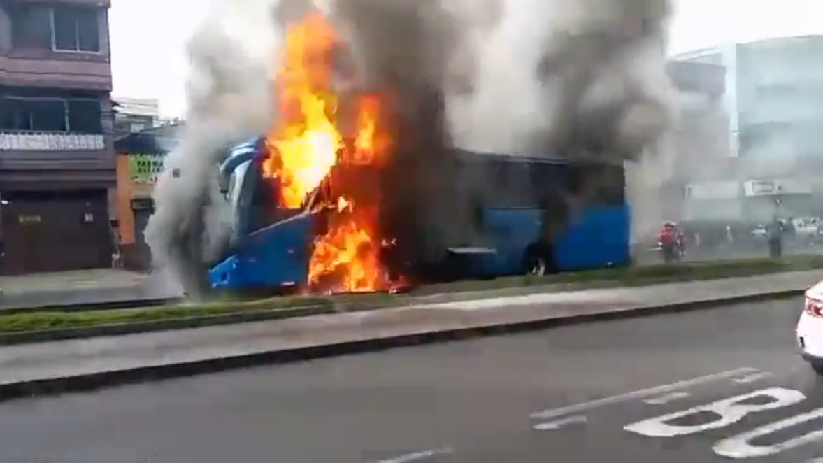 Bus incendiado en La Magdalena