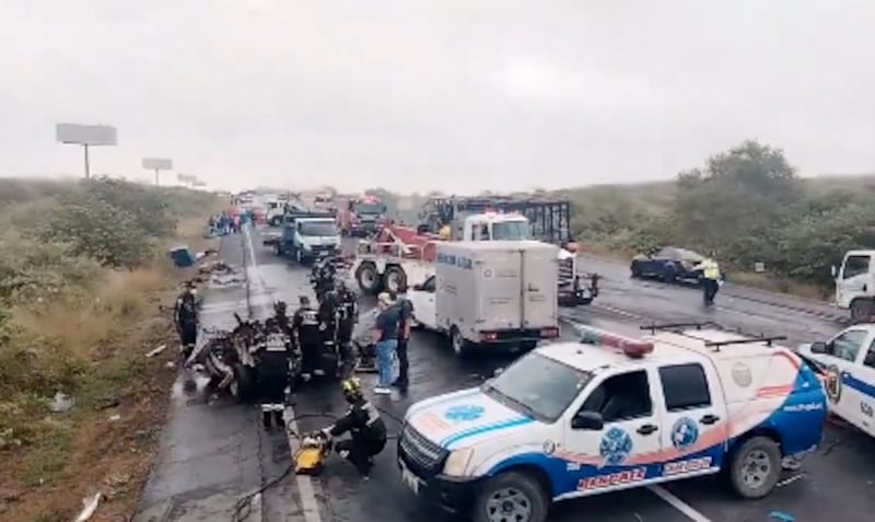accidente en Zapotal, camión incendiado
