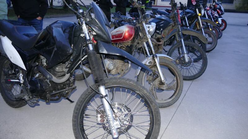 Golpe a Los Lobos y Los Choneros en Quito: 33 detenidos, armas y drogas incautadas en el Comité, La Bota y El Mirador. Foto: Policía Nacional