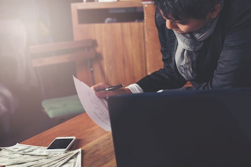 Fue a comprar un carro, pagó USD 8.500 y cuando regresó a retirarlo el local ya no existía en Quito