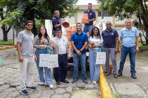 Apracom impulsa la sostenibilidad en instituciones del país con la donación de más de 4.000 maceteros